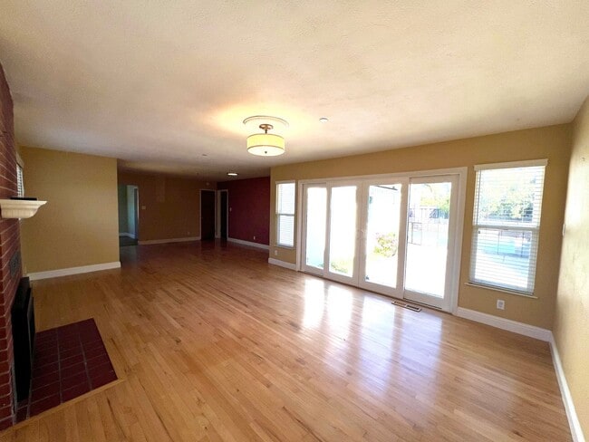 Building Photo - Spacious 4-Bedroom Retreat Just Steps from...