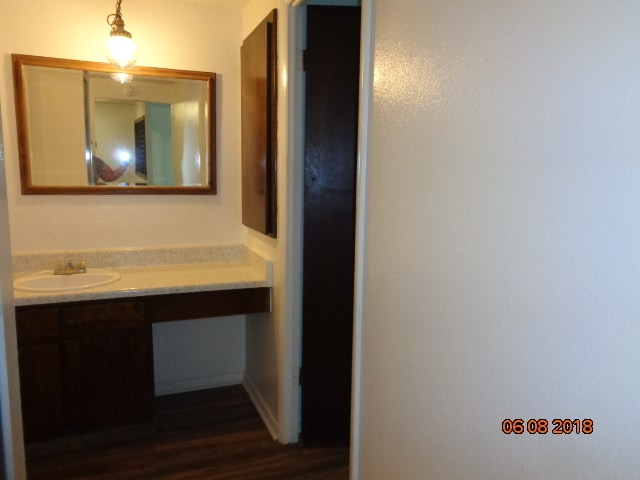 Building Photo - Wonderful 1 BR/1 BA 2nd floor condo in secured building!