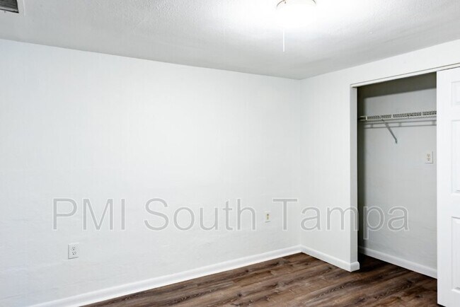 Building Photo - 3402 W Van Buren Dr