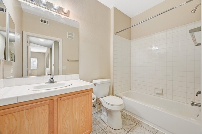 Building Photo - 1050 E Cactus Ave