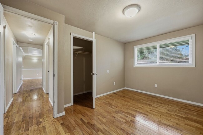 Building Photo - Move in Ready! 3 bedroom 1 bath, North Thurston School District.