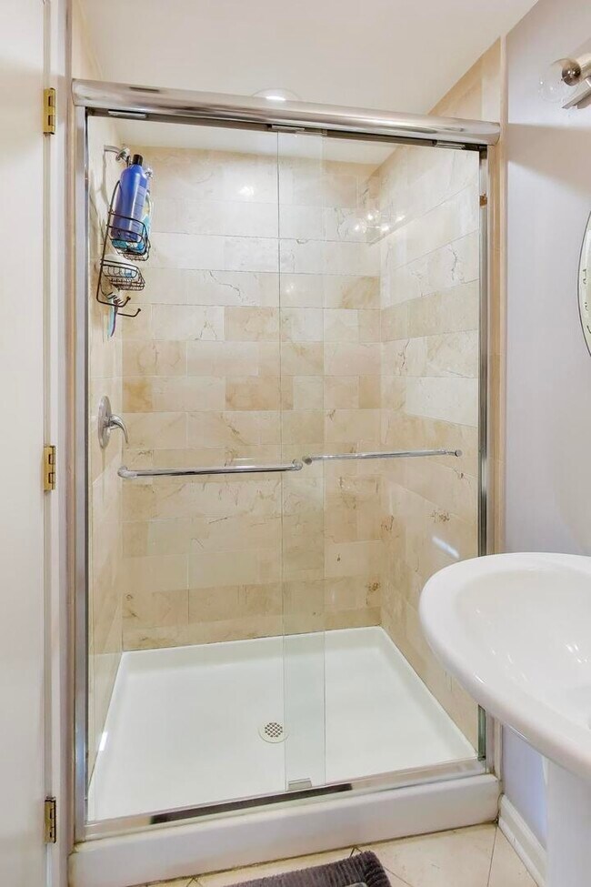 Building Photo - 1521 W Haddon Ave