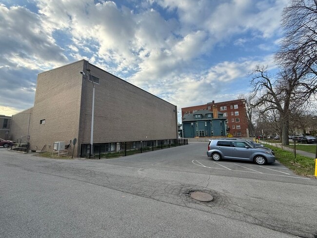 Building Photo - 130 Linwood Ave