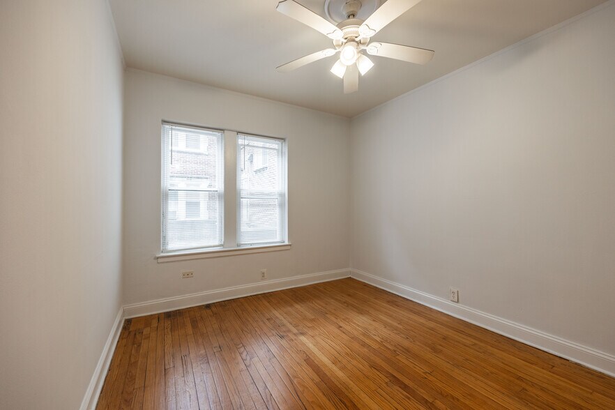 Building Photo - 7350 N Damen Ave