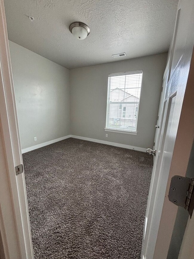 Building Photo - Reduced price