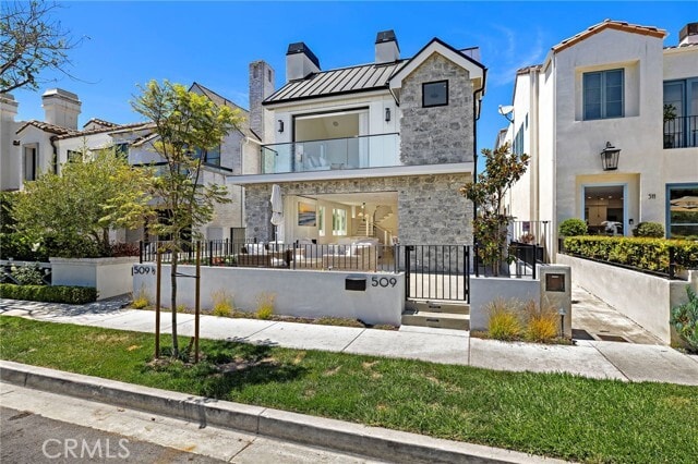 Building Photo - 509 Carnation Ave