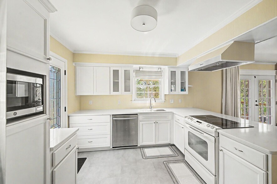 Building Photo - 4509 Baton Rouge Dr