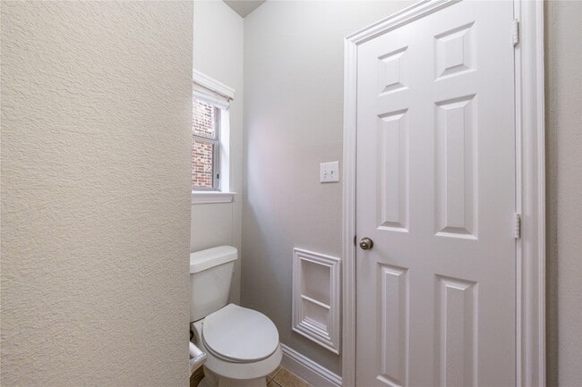 Building Photo - 1067 Valley Vista Dr