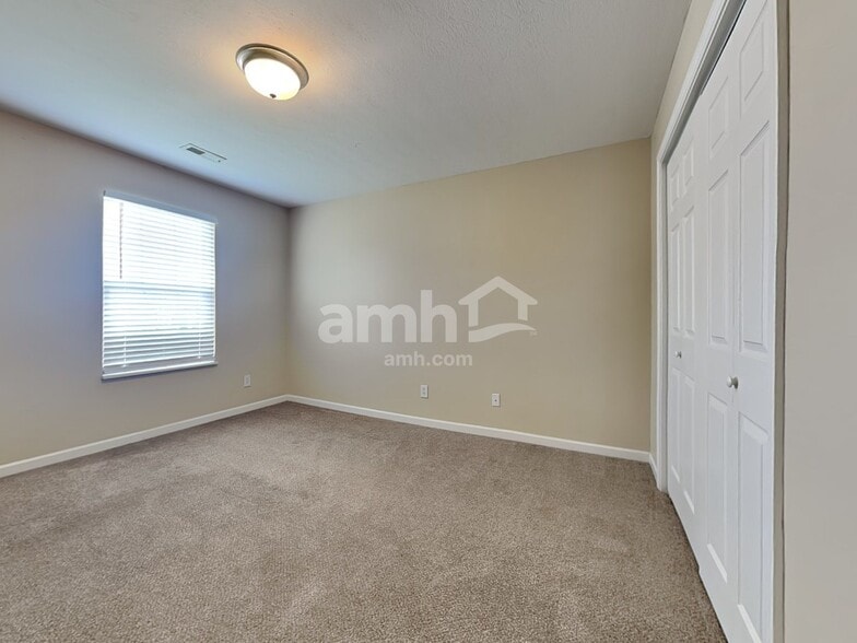 Building Photo - 4624 Aylesbury Dr