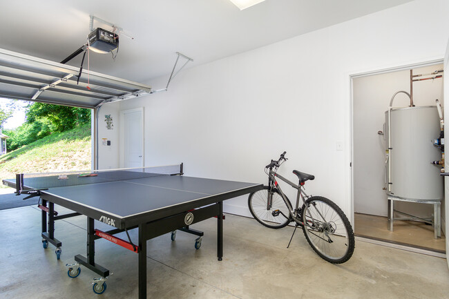Foldable Ping-pong table - 19 Plant Pl