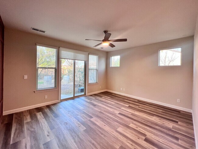 Building Photo - $2,895 Barstow & De Wolf, 4 Bedroom House - Dennis Ave. Clovis / Energy Efficient Smart Home