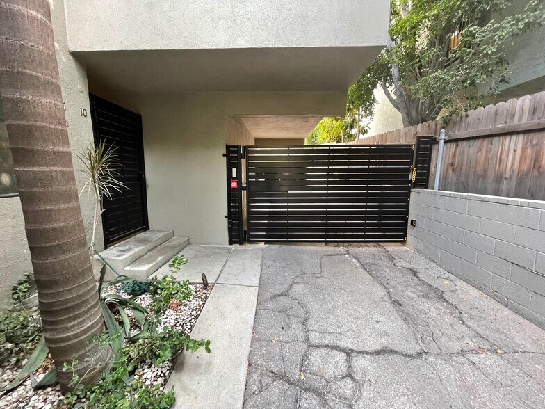 Building Photo - 6345 Primrose Ave