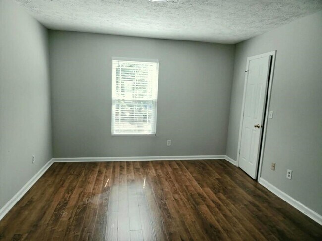 Building Photo - 1221 Oak Forest Ct SW