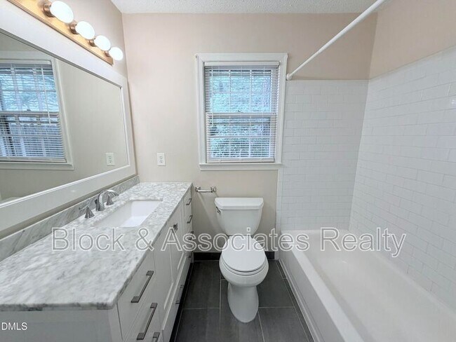 Building Photo - 200 Coachman Dr