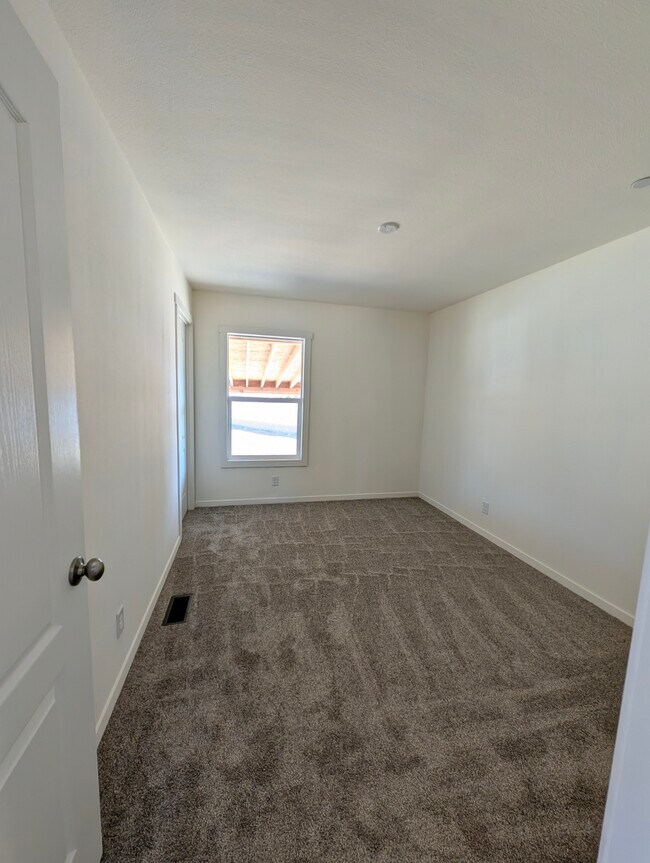 Building Photo - 25874 CA-74