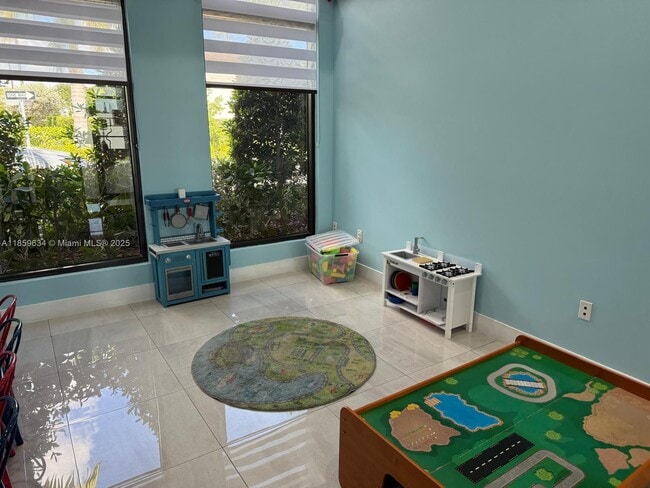 Building Photo - 945 NE 211th St