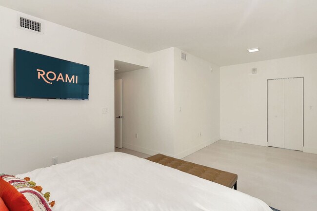 Building Photo - 1710 SW 27th Ave