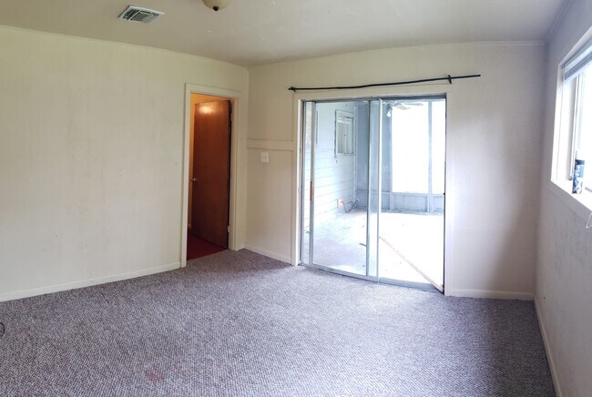 Building Photo - 906 Rose Cir