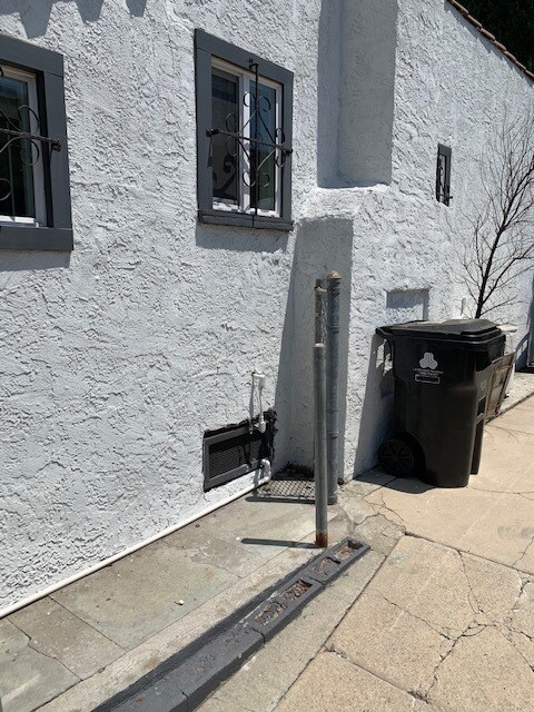 Building Photo - 4308 Lockwood Ave