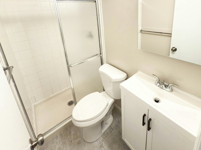 Building Photo - 9242 Woodcreek Ct