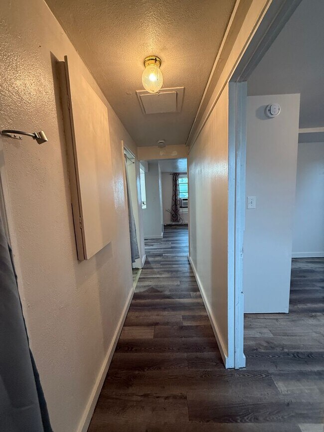 Building Photo - 1071