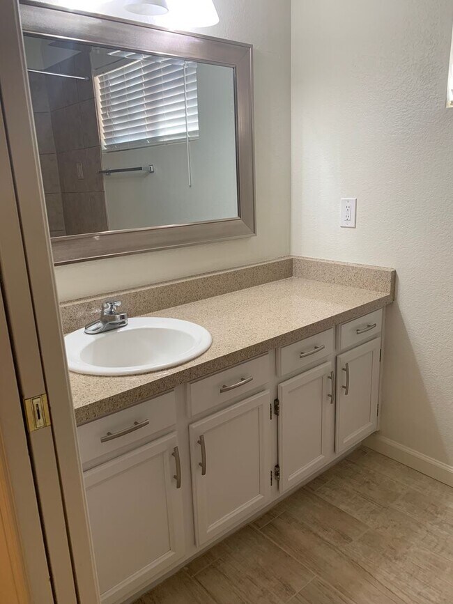 Building Photo - Chevelon