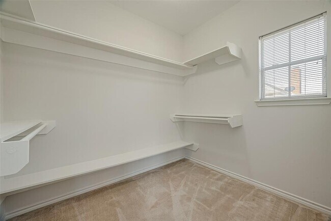Building Photo - 2112 Limrick Dr