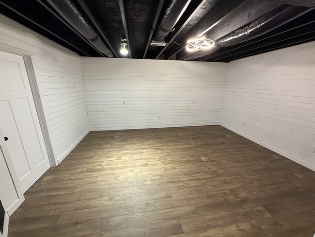 Building Photo - 105 Bottle Dr