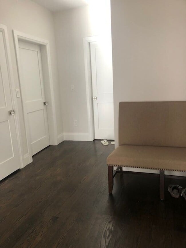 Building Photo - Beautiful 4 Bed 2 Bath in Brookline available 9/1