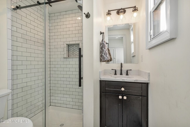 Building Photo - 384 Sairs Ave