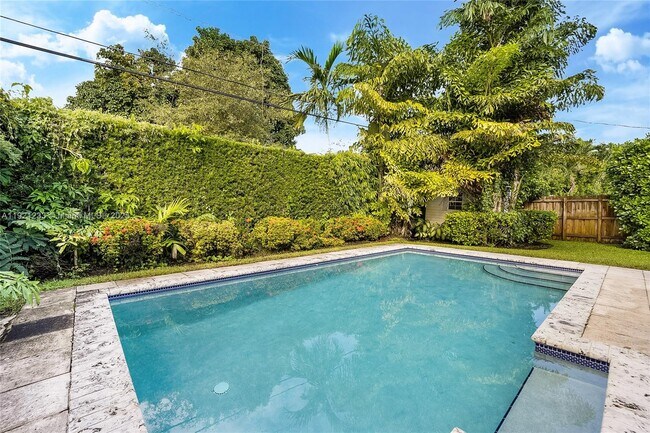 Building Photo - 10670 SW 77th Ave