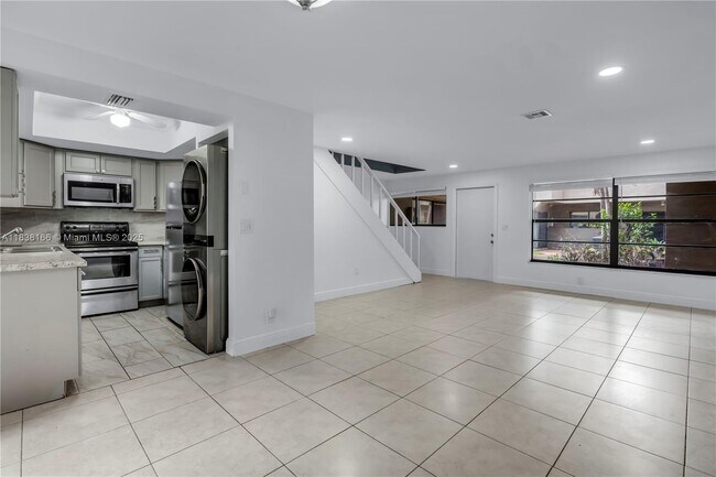 Primary Photo - 2530 Coral Springs Dr