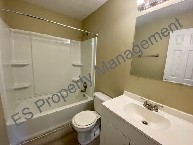 Building Photo - 3 Bedroom 1 Bathroom Ranch Style Home in Perry Township!