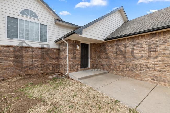 Building Photo - 215 Peachwood Dr