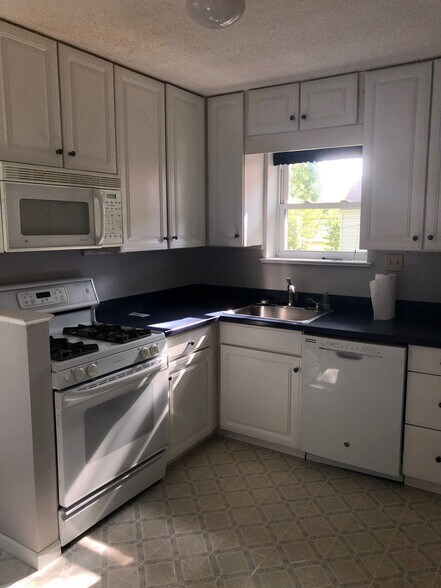 Kitchen - 6959 Pernod Ave