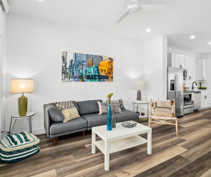 Building Photo - 205 Hallock Ln