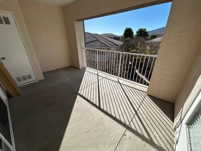 Building Photo - Temecula PKwy. 1 Bedroom, 1 Bath Condo with Garage