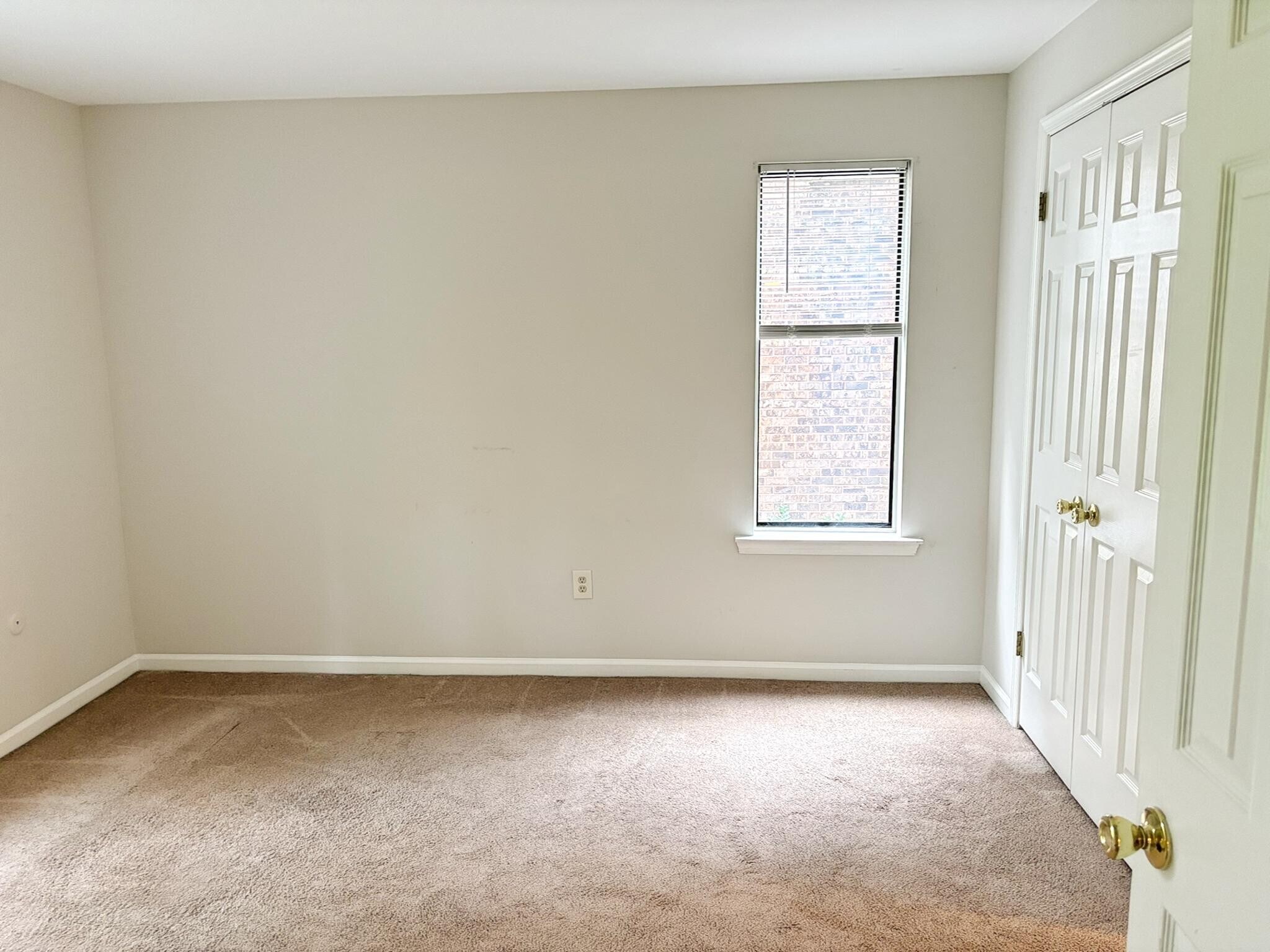 Building Photo - 805 Mountainview Dr