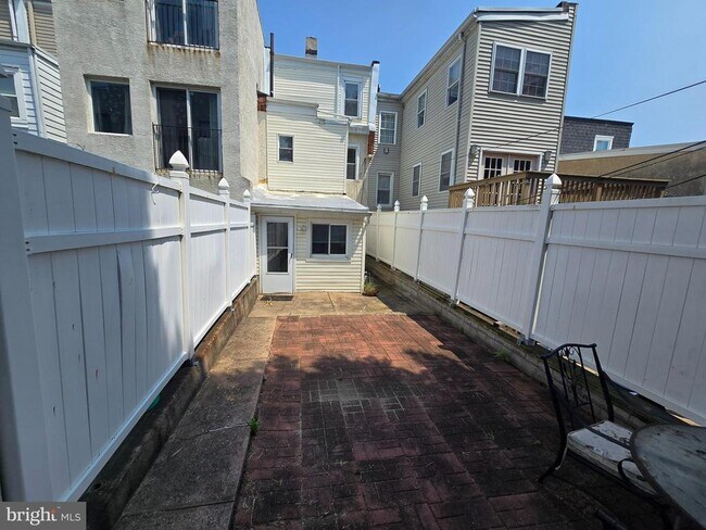 Building Photo - 4420 Fleming St