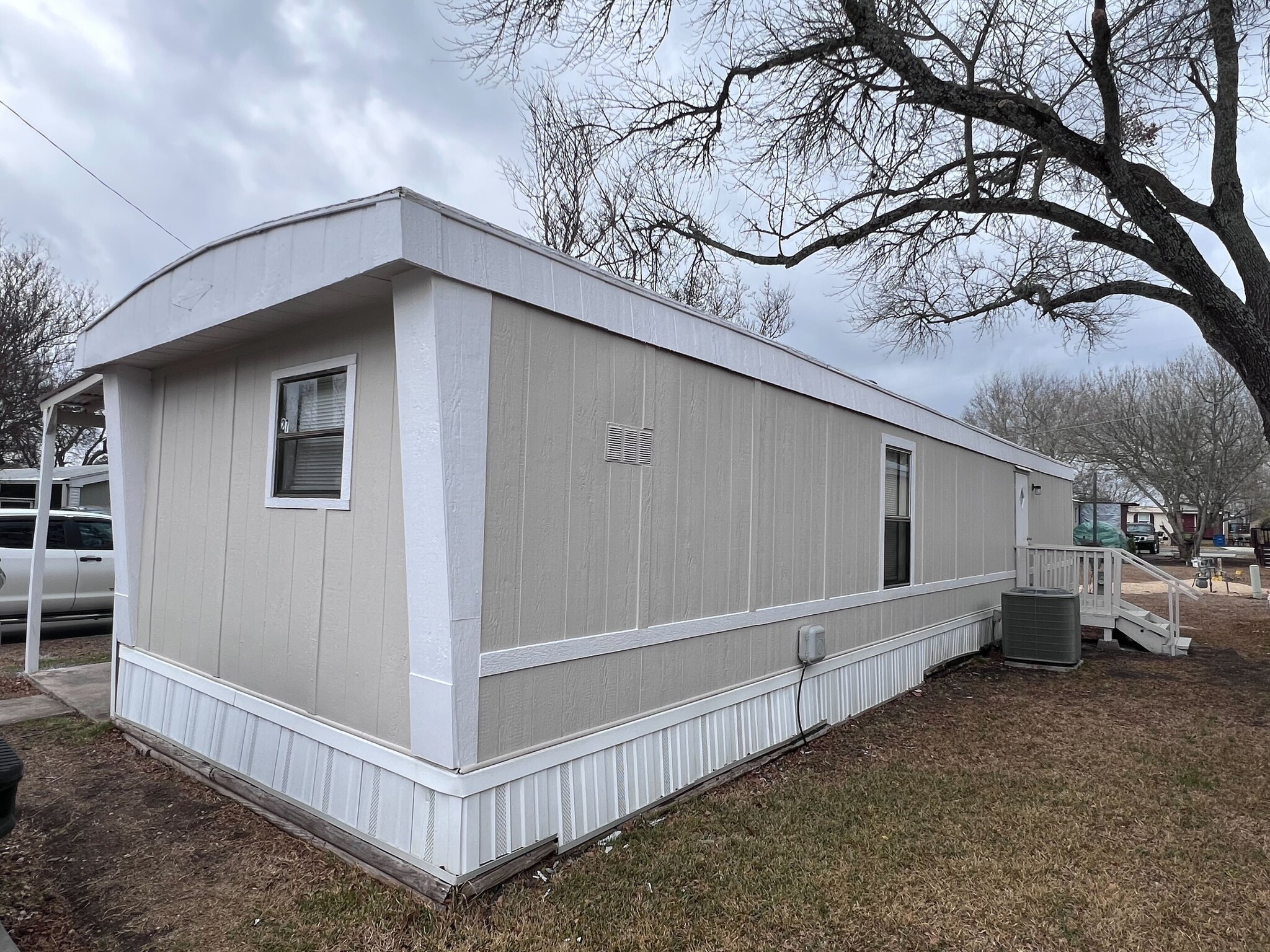 Building Photo - 750 Silent Valley Rd