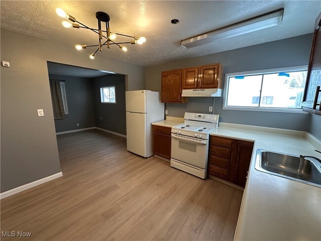 Building Photo - 294 N Edgehill Ave