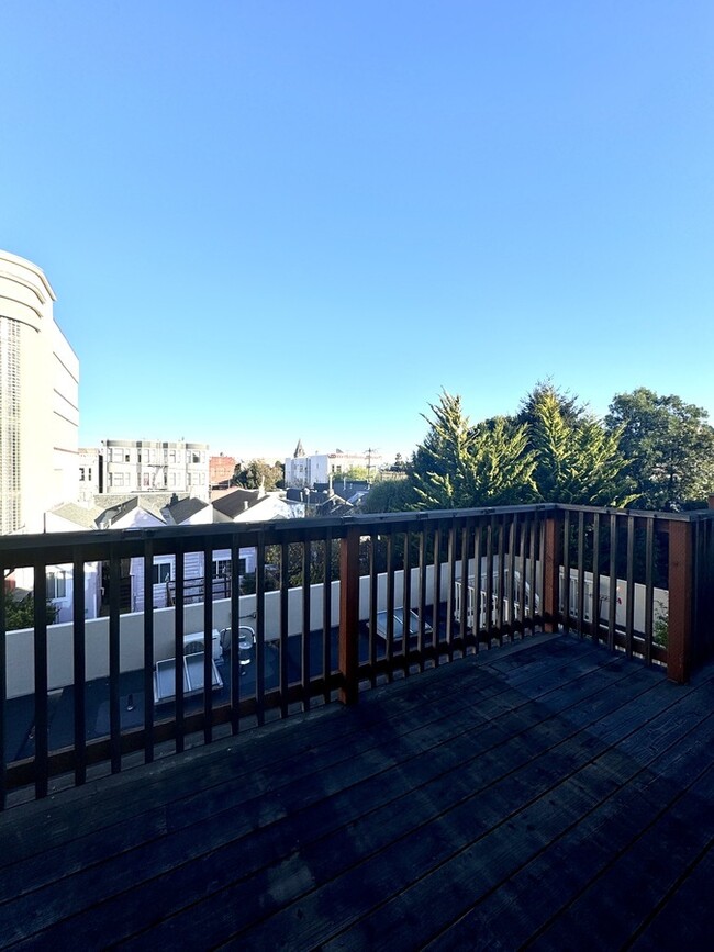 Building Photo - 1 BEDROOM w/Private quiet deck! WALK EVERY...