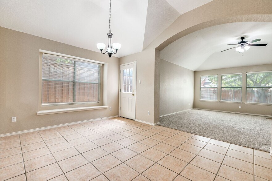 Building Photo - 1117 Red Hawk Dr