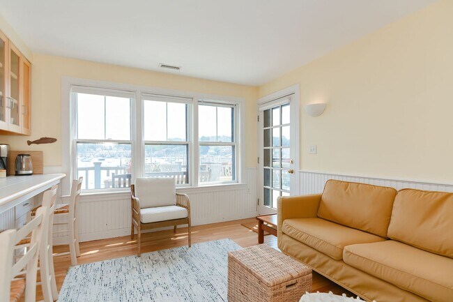 Building Photo - 37 Rocky Neck Ave