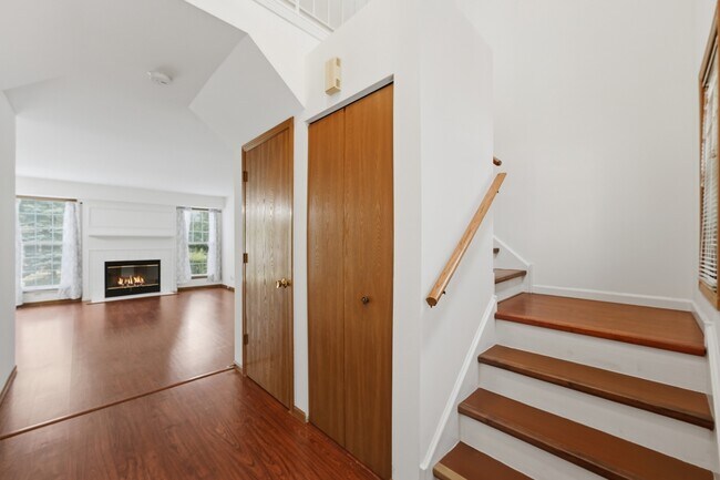 Building Photo - 1404 W Sapphire Dr