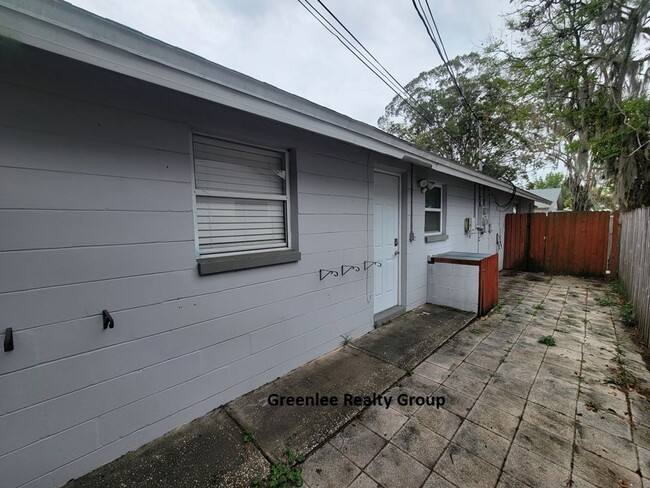 Building Photo - Walk to Downtown New Port Richey – Updated 2 Bed / 1 Bath Duplex!
