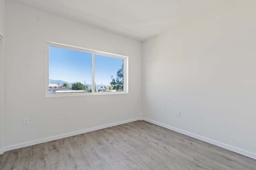 Building Photo - 11808 Hart St