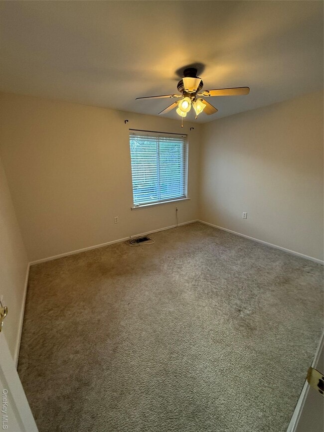 Building Photo - 586 Blue Ridge Dr