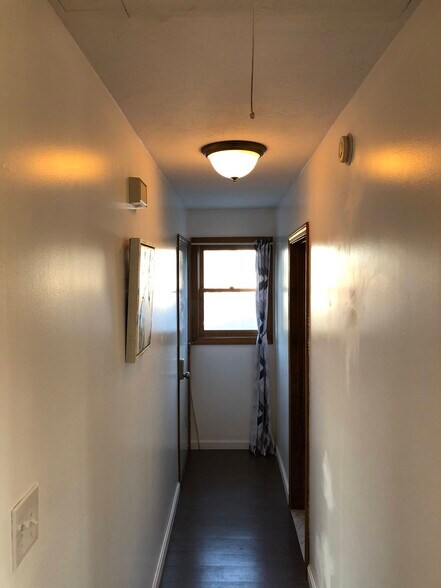 Building Photo - 8 Raymond St