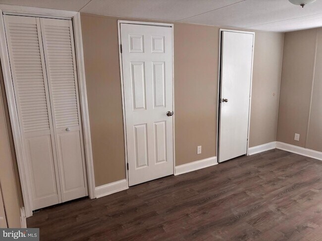 Building Photo - 7357 William Ave